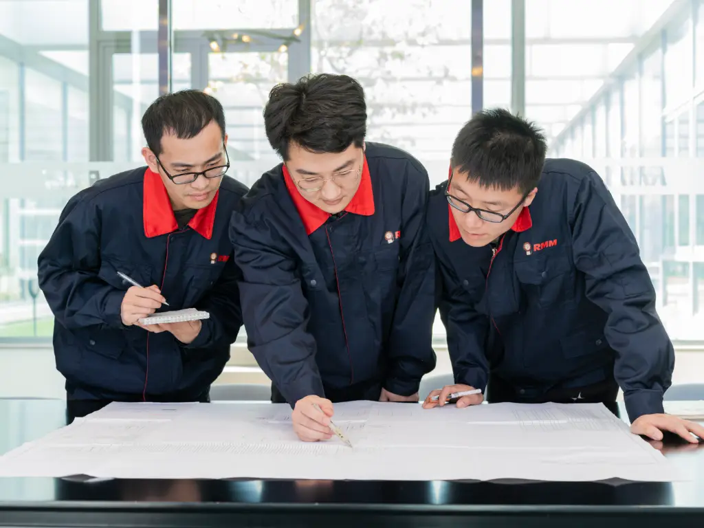 The RMM team collaborated on the optimization of corrugated roll flute geometry, reviewing technical drawings.